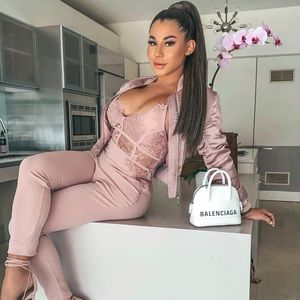 Meet your Posher, Teri